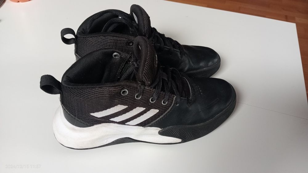 Buty wiosenno/jesienne firmy adidas r.  32 dlu. wkł. 21cm.