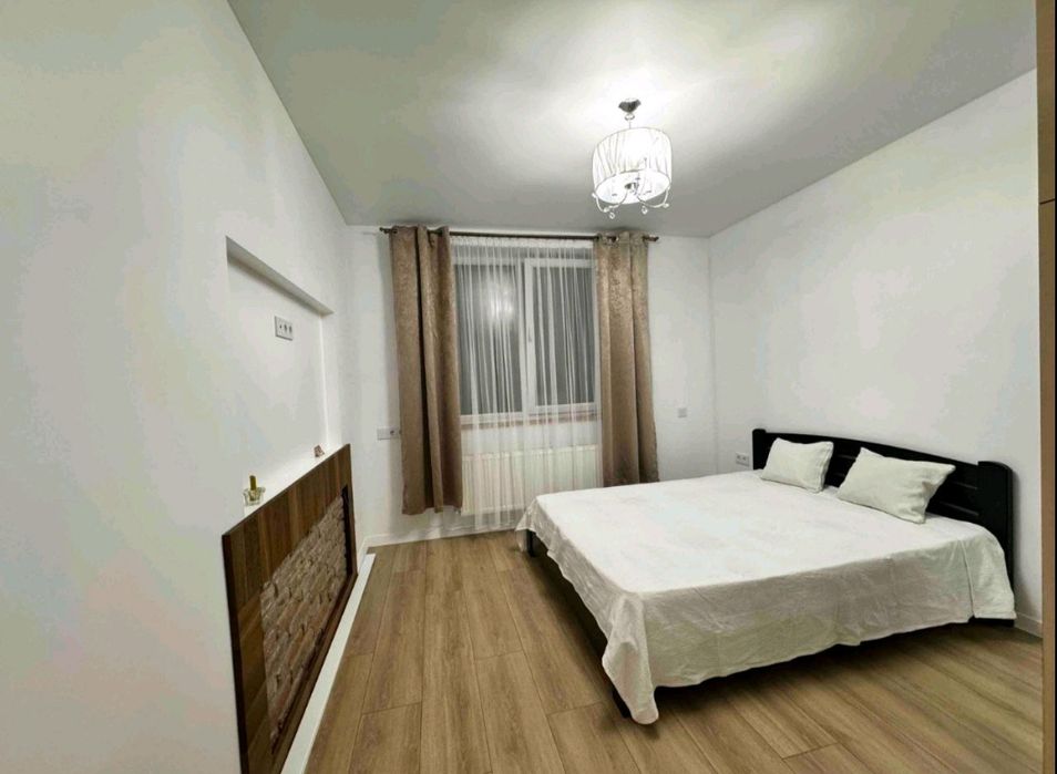 Погодинно квартира Львів ,жд, Центр, Площа