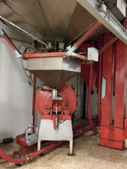 Conjunto de 10 silos com sistema de pesagem e mistura