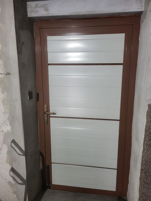 Drzwi do  garażu