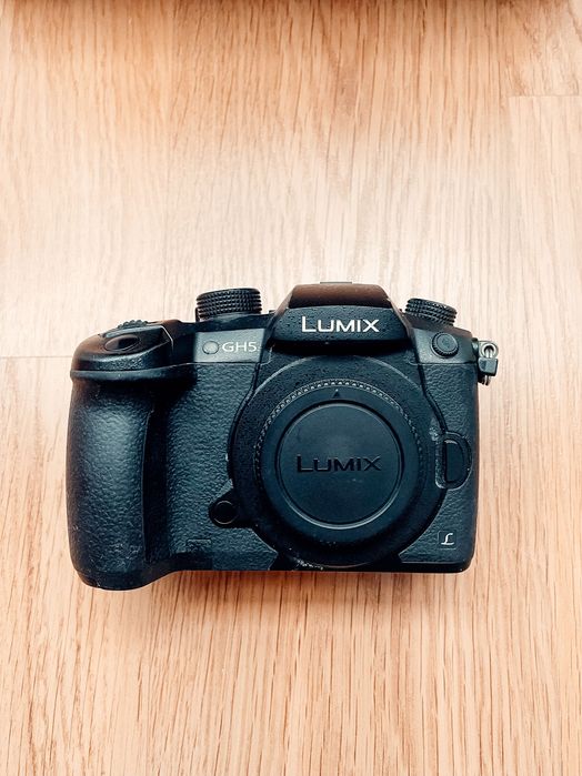Panasonic GH5 - com 4 baterias, carregador e caixa originais