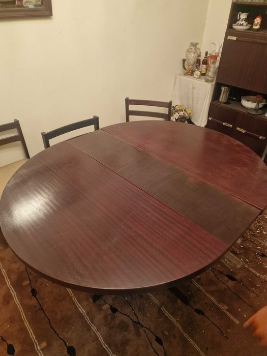 Mesa de jantar extensível em madeira
