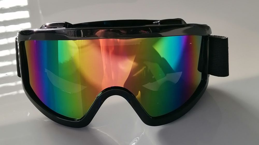 Czarne gogle narciarskie na narty snowboard  gogle