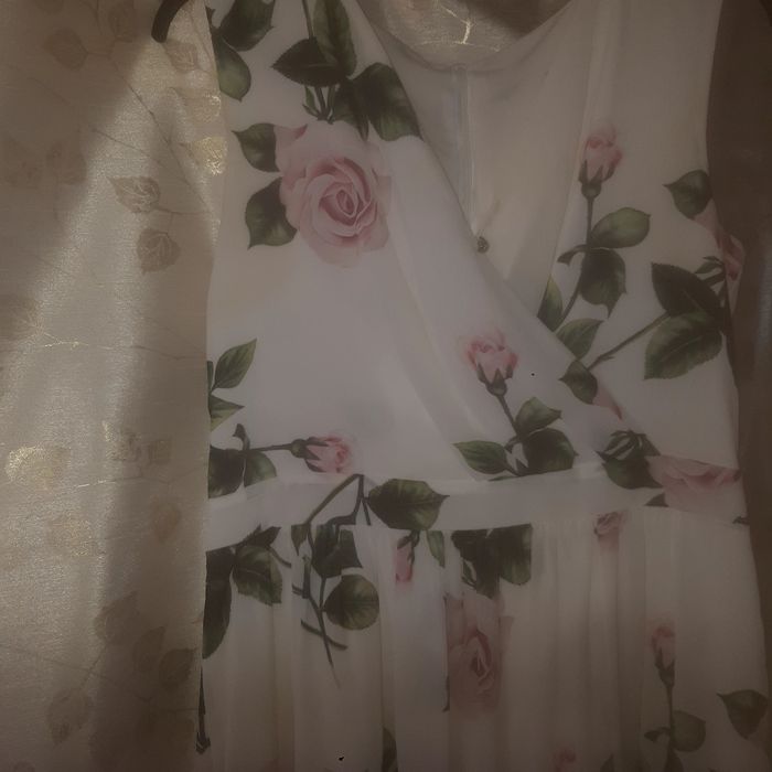 Śliczna  sukienka na lato i na wesele.