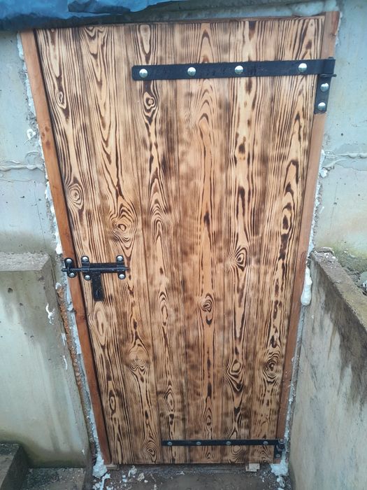 Drzwi do piwniczki spirzarni komórki itp.