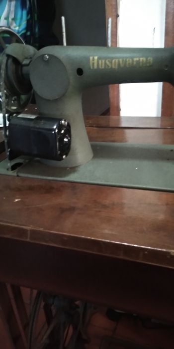 Máquina de costura de marca Husqvarna