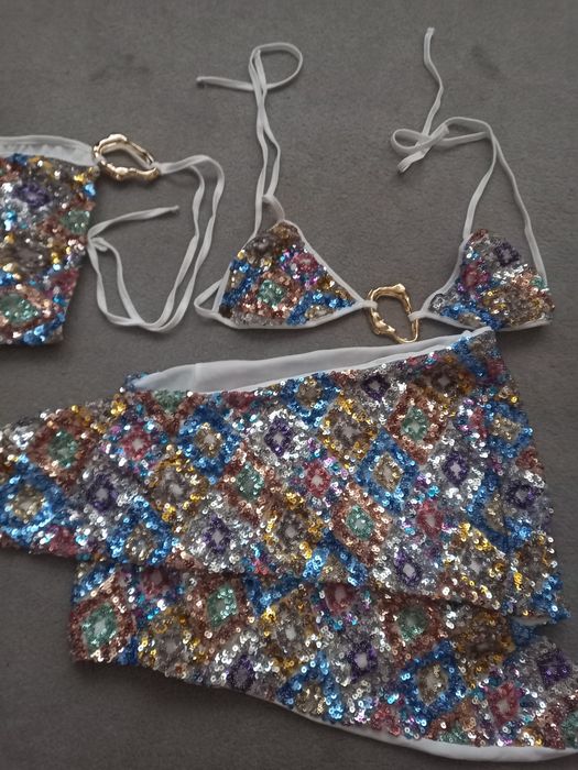 Trzyczęściowy zestaw plażowy.  Cekiny. Rozm S