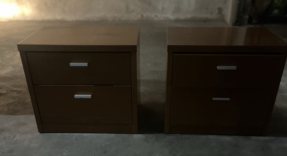 Cama de casal em madeira macica com 1,60 de largura por 2,00 de compri