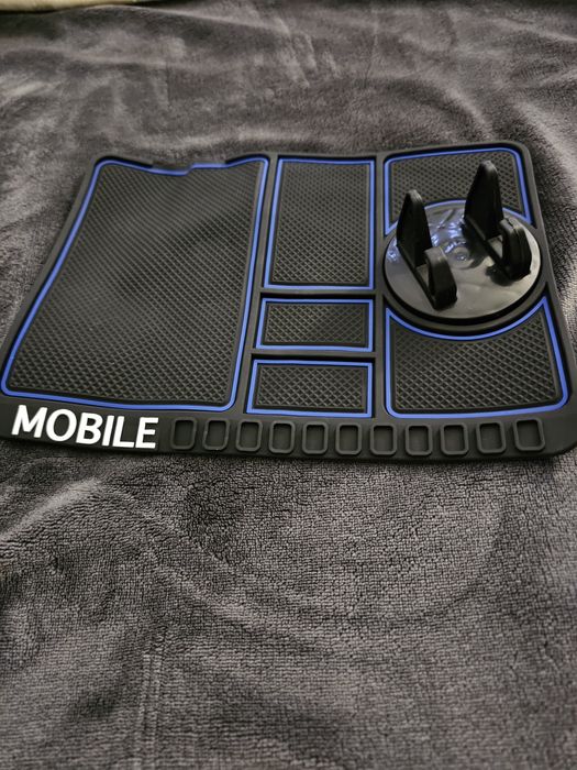 Прорезиновий килимок в автомобіль