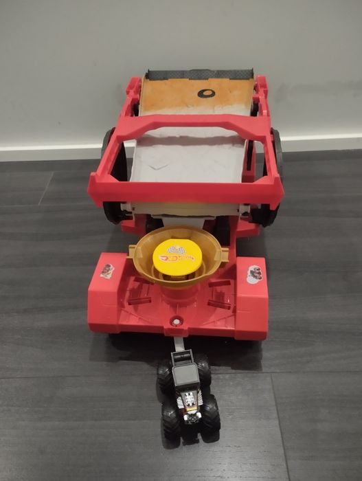 Pista hot Wells/camião Monster Truck