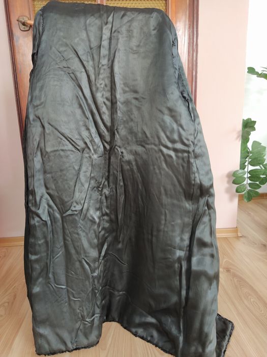 Sprzedam futro z karakuł czarne - długie.