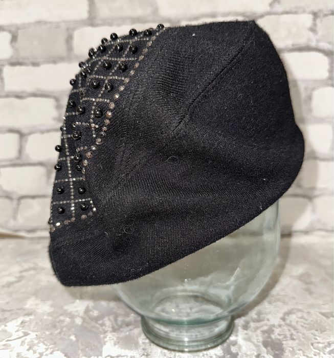 Шапка жіночий бирет з бусинами