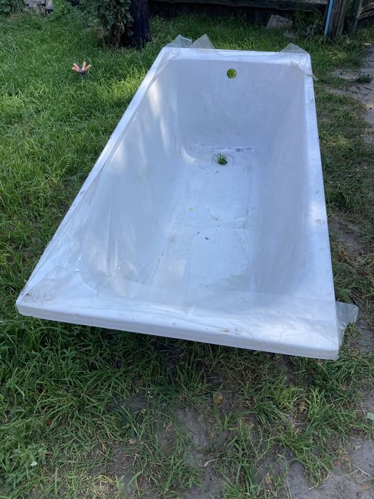 Продам акриловую ванну