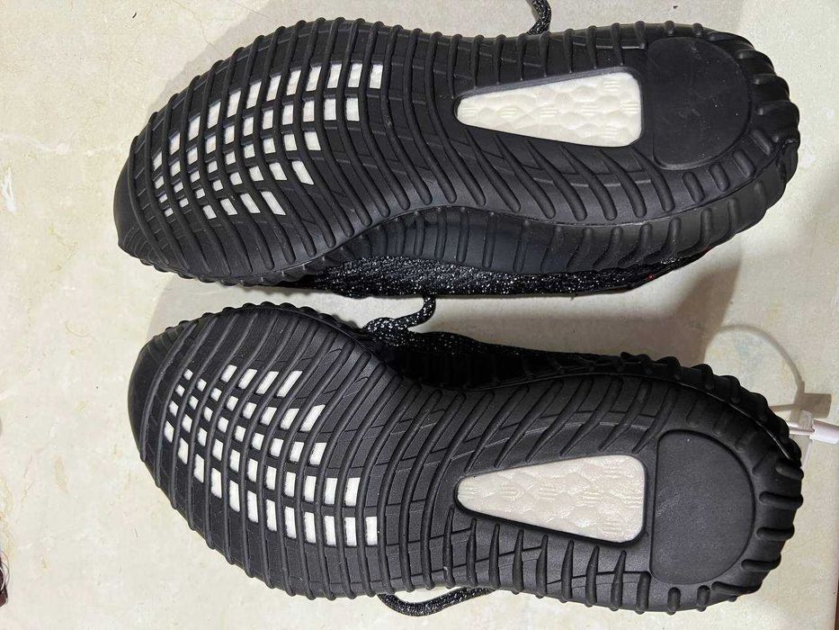 Кроссовки Adidas Yeezy 350 black