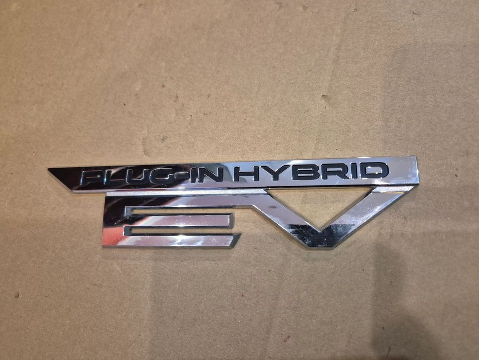 Mitsubishi Outlander emblemat z błotnika prawego.Plug-In Hybrid EV.