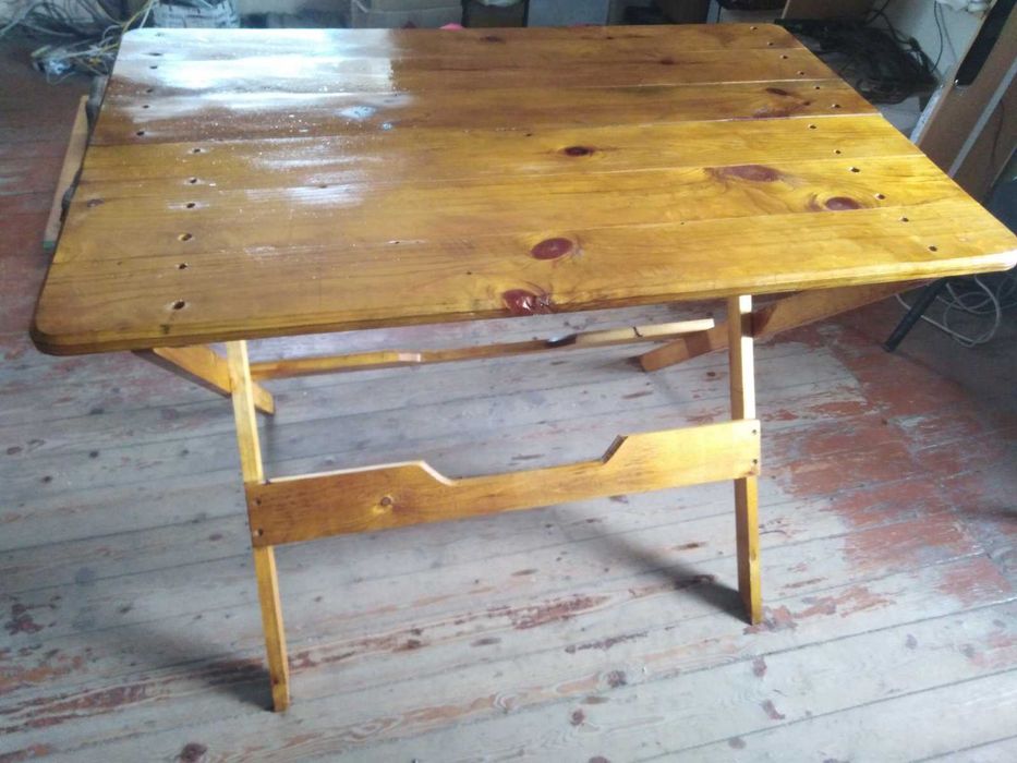 Стіл розкладний зі стільчиками