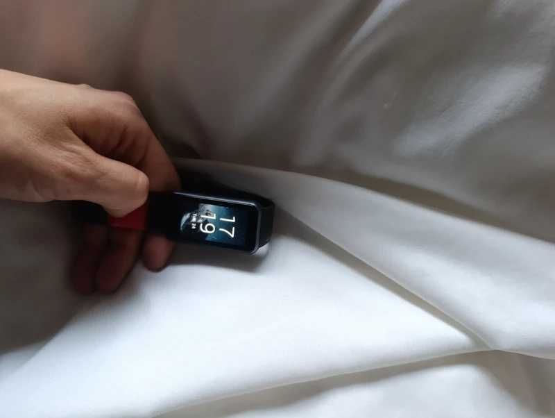 Smartband smartwatch Realme band z urwanym paskiem