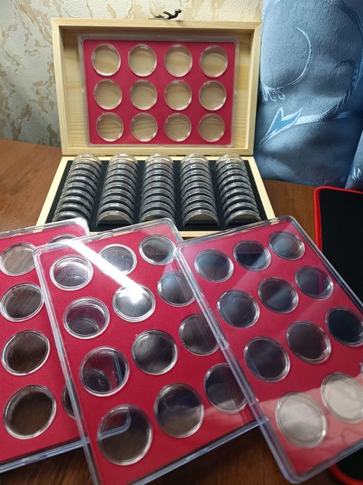 Планшет для монет з капсулами