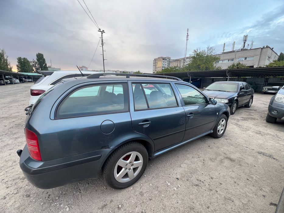 продам шкоду тур 2004року