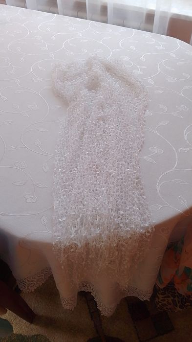 szalik biały  ładny