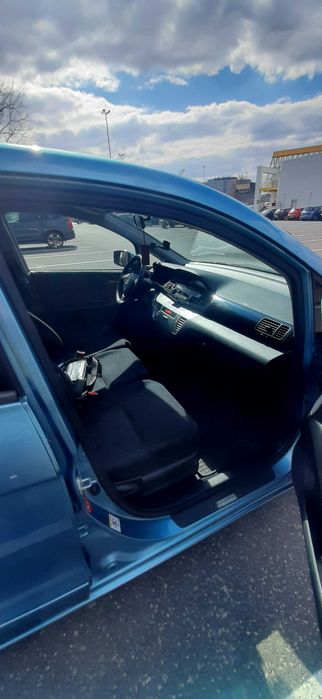 Samochód  Honda FRV