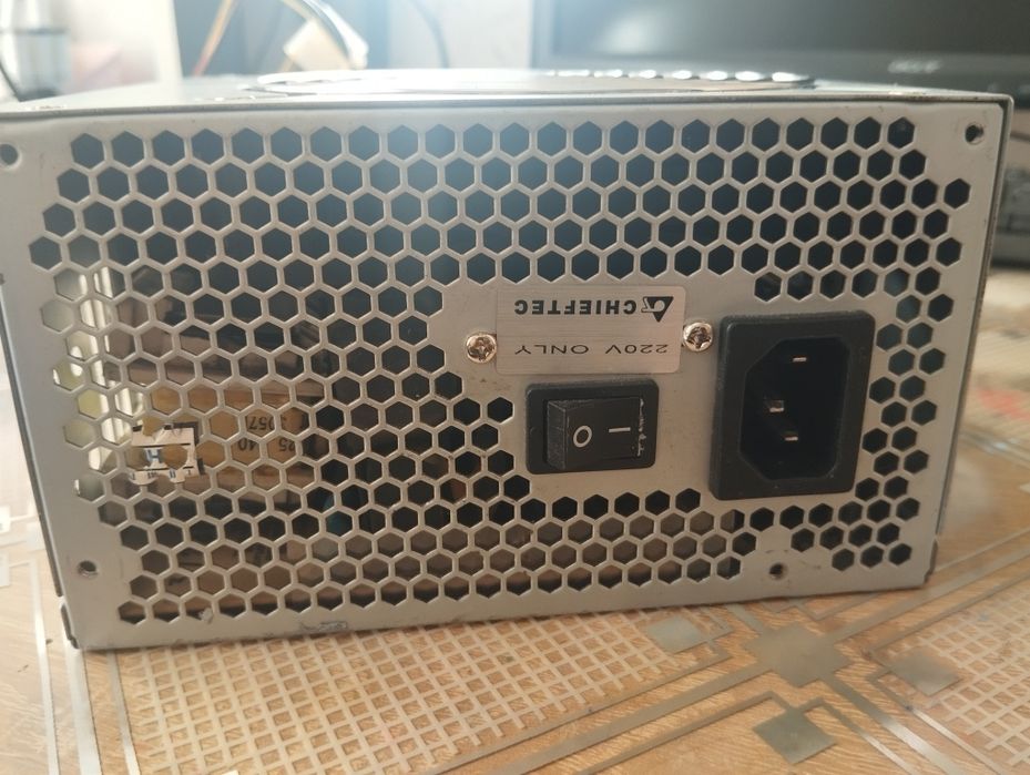 Продам блок живлення Chieftec моделі CFT-370-P12S