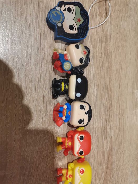 Figurki z jajek kinder