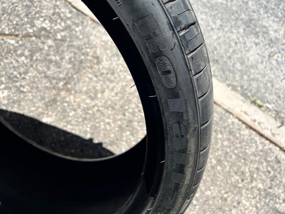 255/35/18  2 pneus