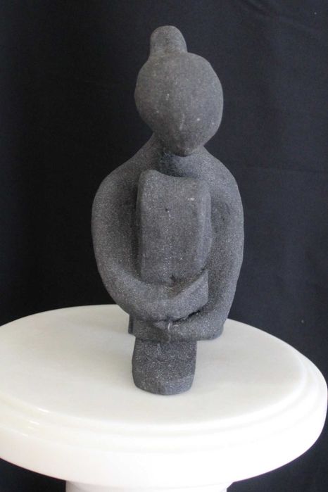 Peça escultural vintage inspirada na estatueta do "Homem Pensante"