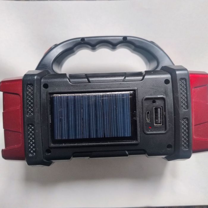 Багатофункціональний ліхтарик з сонячною панеллю