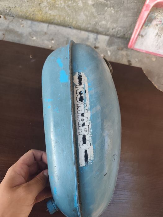 Sprzedam dwa baki do komara