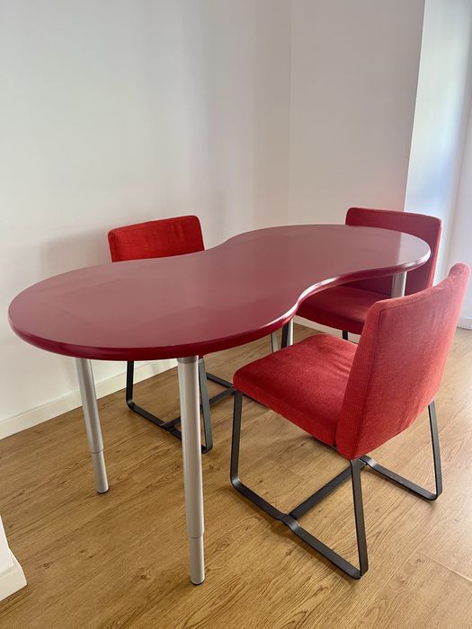 Vendo mesa com cadeiras incluídas