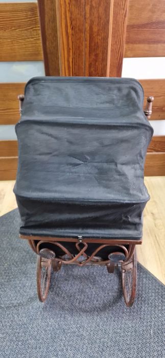 Wózek z lakami.   .