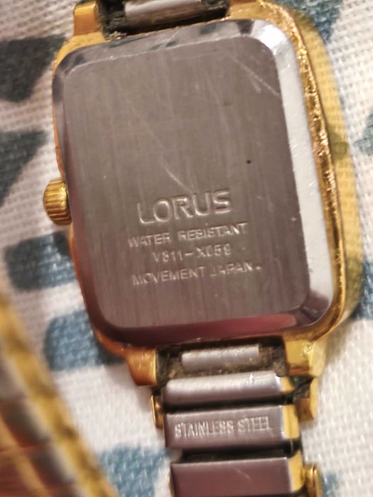 Relógio vintage deslumbrante em tom dourado da Lorus