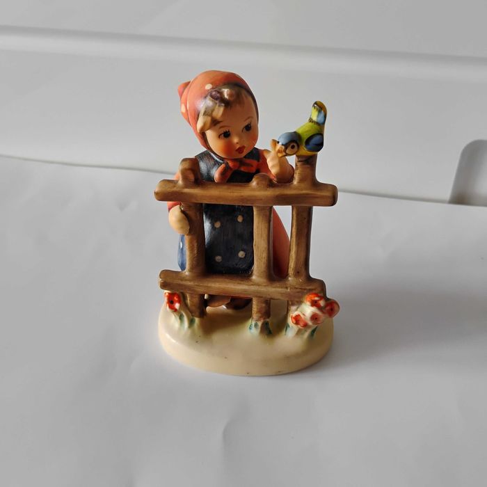 Figurka porcelanowa „Signs of Spring” 203 2/0 Goebel Hummel "Znaki Wiosny"