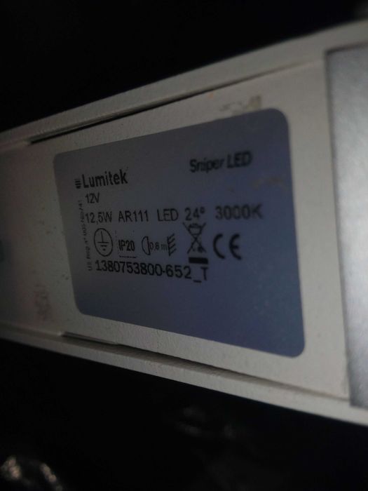 Regua de 2 metros com 3 projetores Lumitek (montra loja)