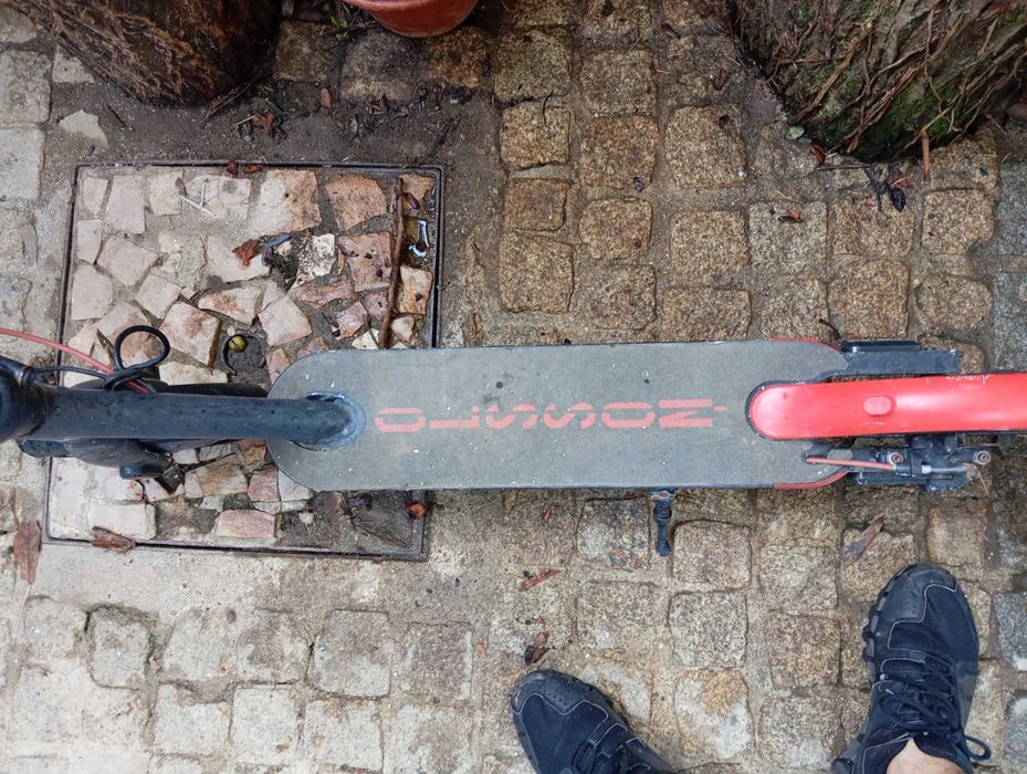 Trotinete usada para arranjo