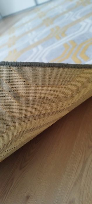 Tapete muito pouco usado