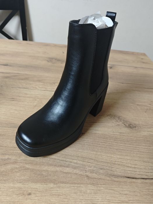 Nowe wysokie, czarne botki, zamek, na obcasie, New Look
