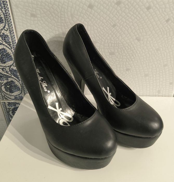 Nowe skórzane szpilki Kayla r.38 koturny