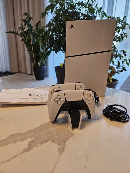 PS5 Slim 1TB Napęd + 2x DualSense + Stacja Ładowania | Gwarancja | Jak Nowa