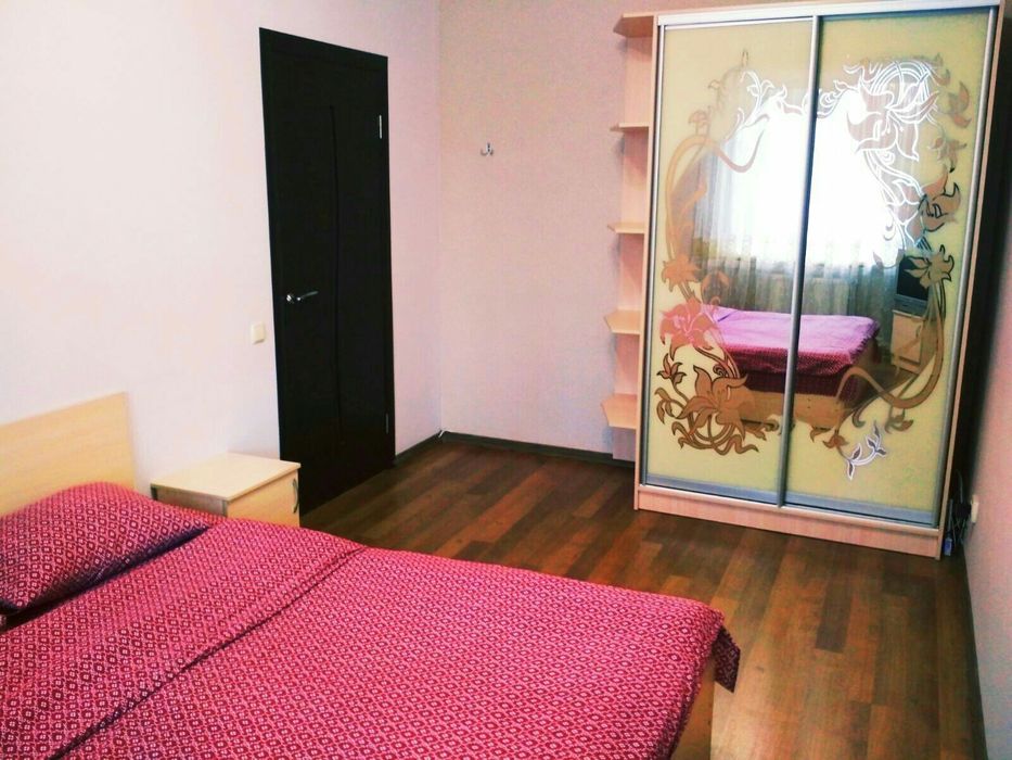 2-кім. Дзеркальна шафа. Район Північний ."Чайка". Подобово. Ціна доби.