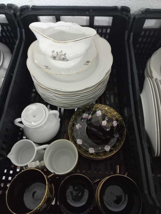 Loiças de serviço e pratos  decorativos de Coleção