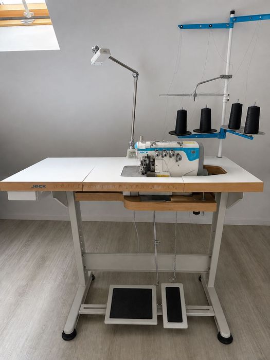 Overlock przemysłowy jack E 4-4