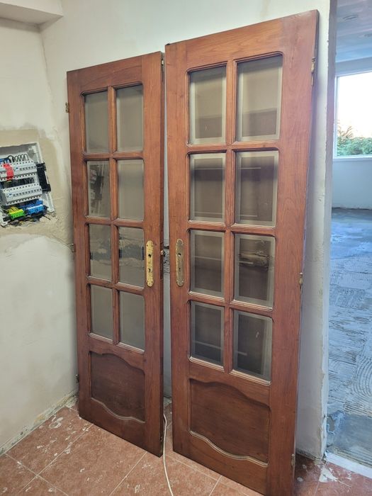 Portas em mogno (madeira maciça)