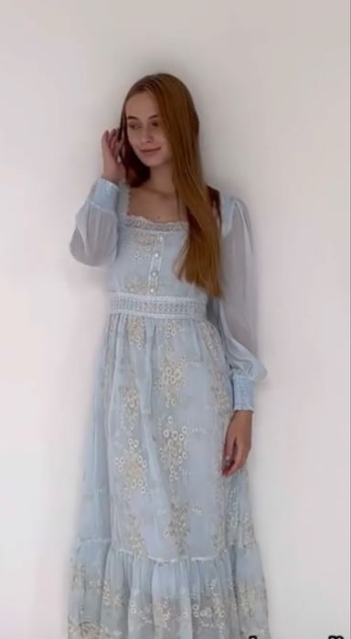 Дуже гарна блакитна святкова сукня