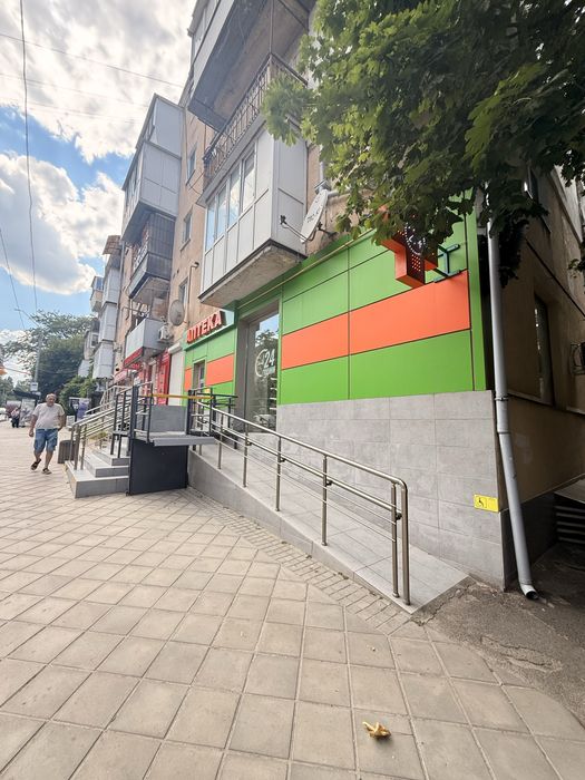 Оренда фасадного приміщення 78 м² | Черняховського