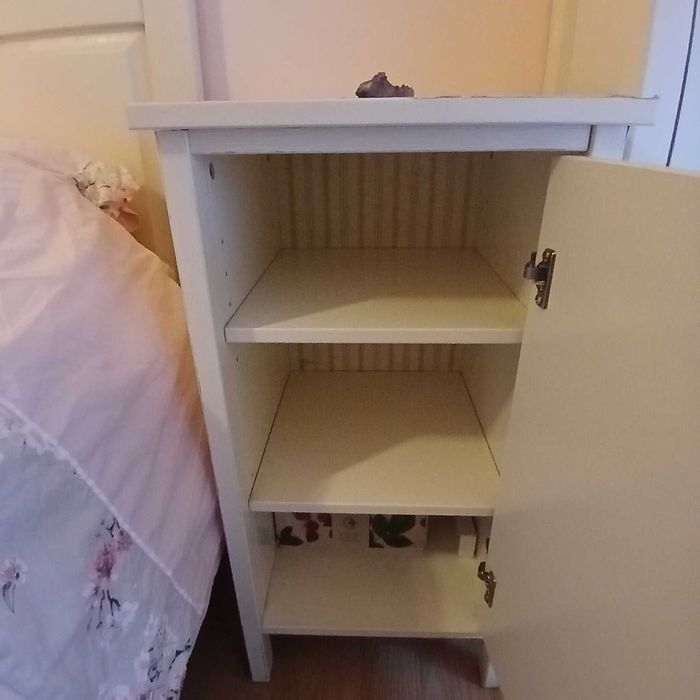 2 mesas de cabeceira