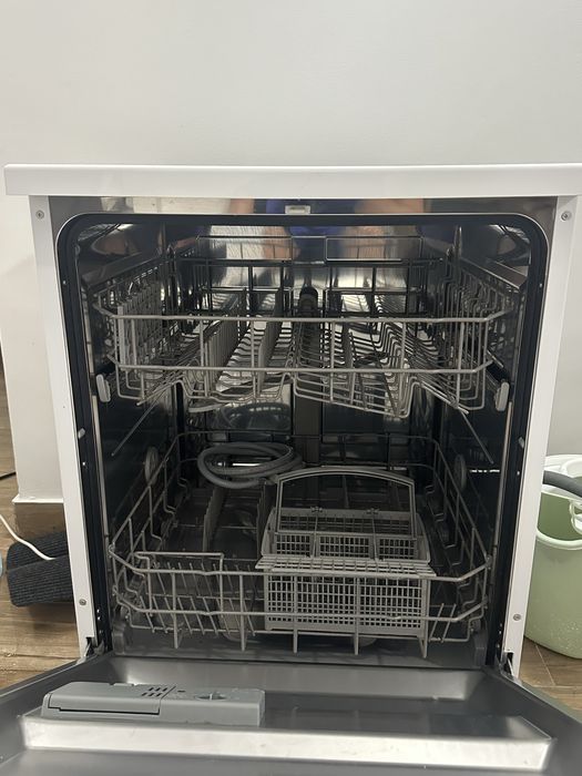 Máquina de lavar loiça Confortec CF6812WL – 100 €