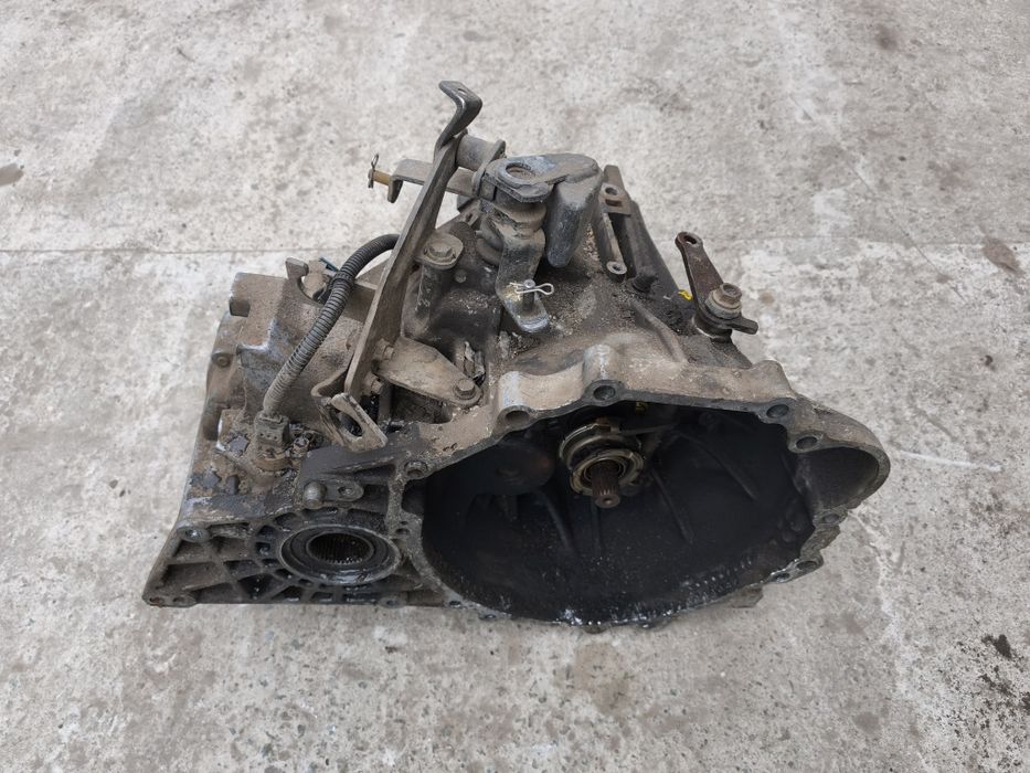 Продам коробку передач на hyundai santa fe 1  2.4 бензин